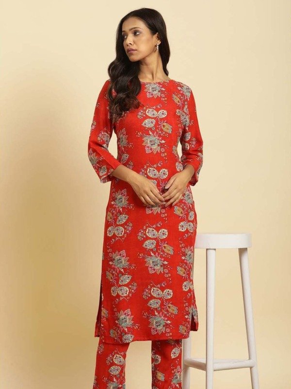 Red Printed Casual Three-Quarter Sleeves Boat Neck Women Regular Fit Kurta Sets